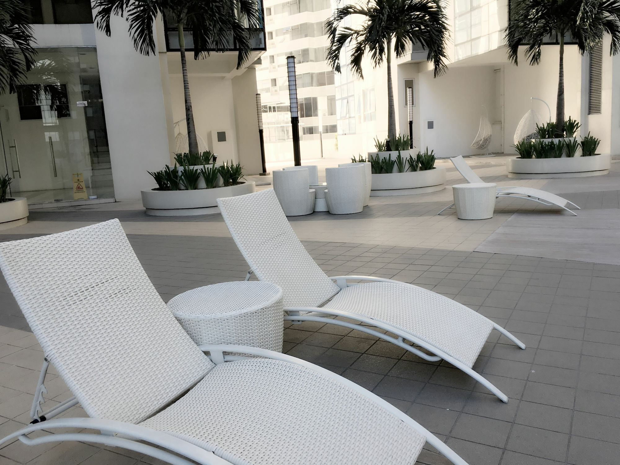 Maxstays - Max Style @ Fort Victoria Makati City Dış mekan fotoğraf